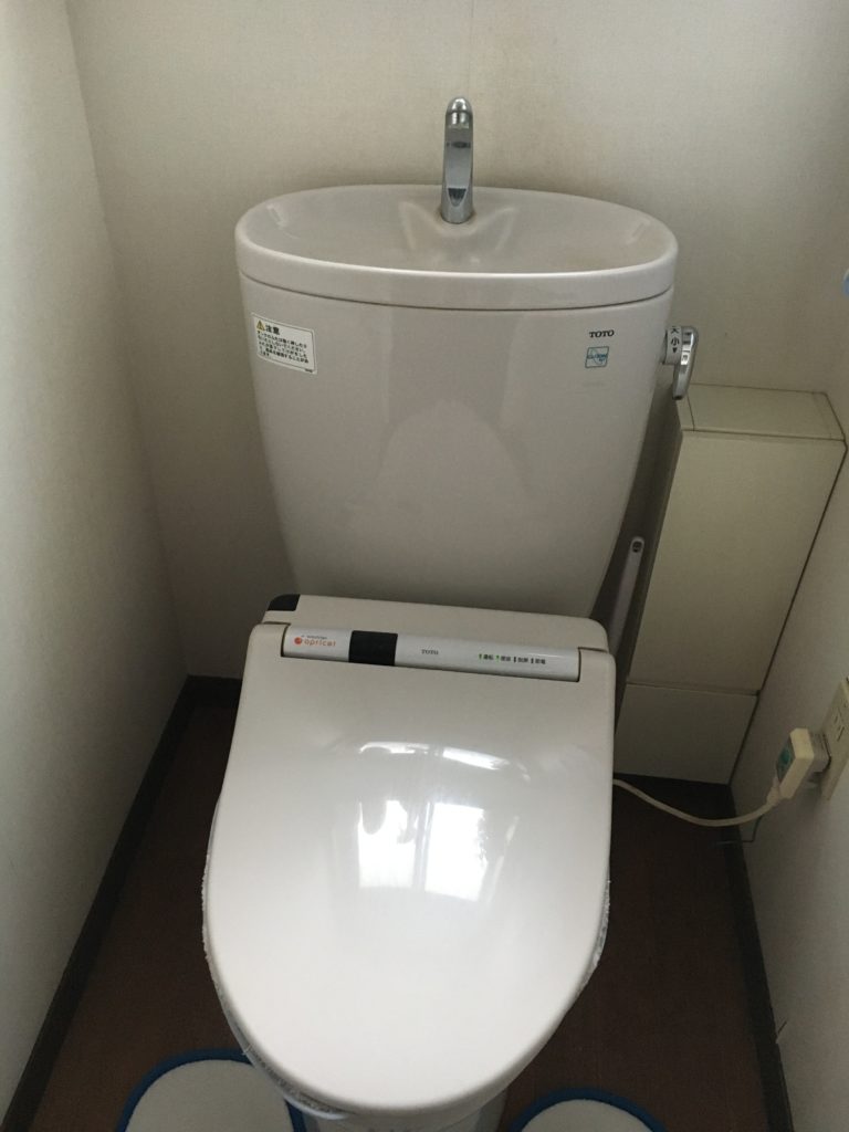トイレから急に水漏れ。業者が来るまで応急処置としてどうすればいいのか？ 北海道の水漏れ修理 ほっかいどう水道仕事人