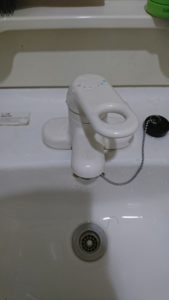 蛇口水漏れ