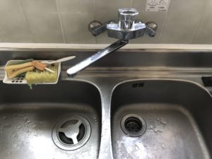 台所壁水漏れ
